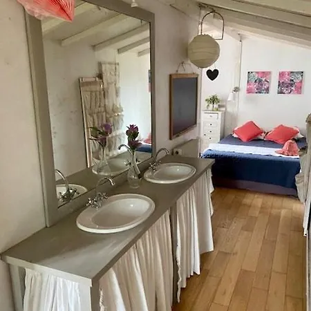 Charming Nicoise House Дом отдыха *